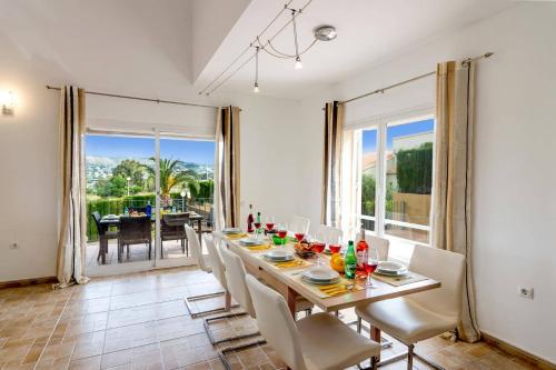 Villa Limones by Villa Plus