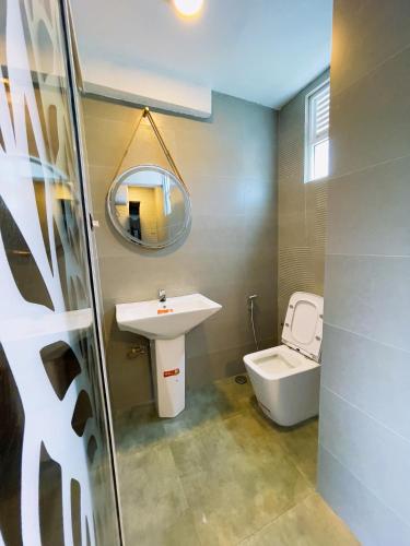 a bathroom with a sink and a toilet at Mulberry villa in Kandy