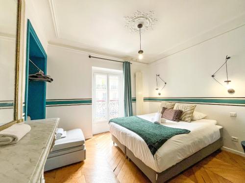 UrbanFlat 99 - Beautiful 6 BDR Apartment in the center of Paris