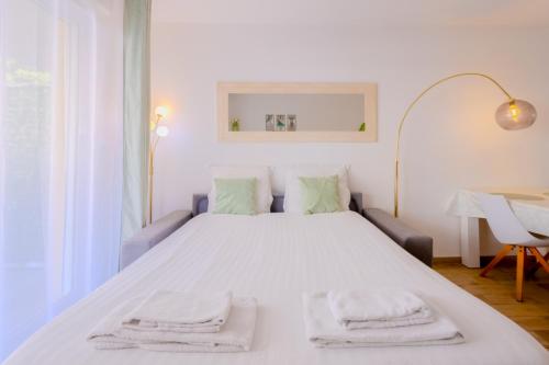 Peaceful apartment in Nice with terrace, parking