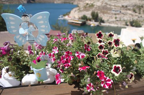 a wooden box with flowers and a butterfly on it at Kasr-ı Canan in Halfeti