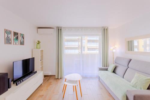 Modern and peaceful flat with terrace and parking