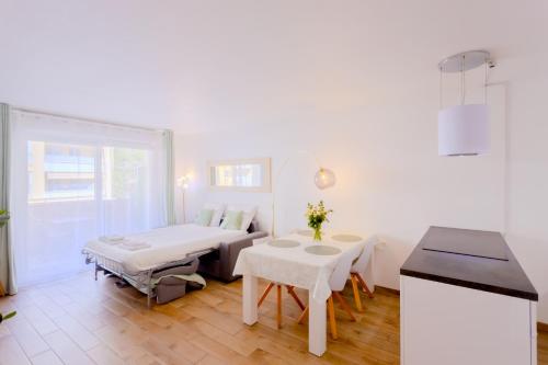 Modern and peaceful flat with terrace and parking