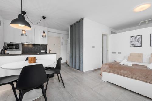 Renovated Studio Marbella Center Beach within walking distance