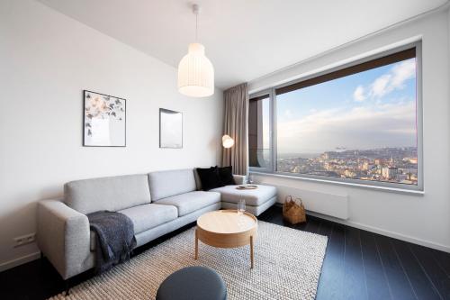 AH Sky Park 2C-Castle View 25th floor-parking