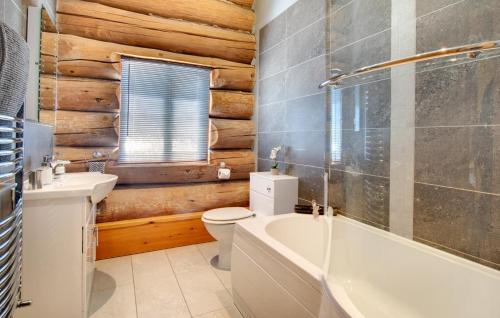 a bathroom with a tub and a toilet and a sink at 4 Bed in Alston oc-nb575 in Alston