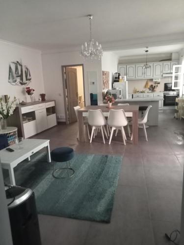 a kitchen and living room with a table and chairs at Appartement Salir do Porto in Salir de Porto