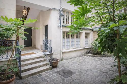 M1 - Magnificent Studio in Le Marais's Heart