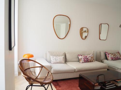 Beautiful bright apartment near Champs Elysées