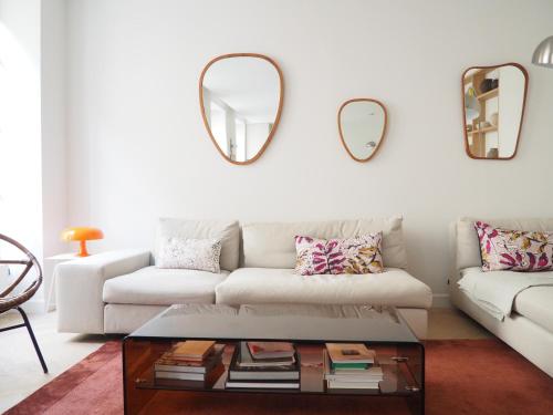 Beautiful bright apartment near Champs Elysées