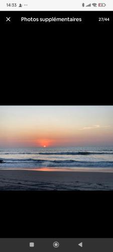 une photo d'un coucher de soleil sur la plage dans l'établissement Chez Mathilde, à Cap Skirring