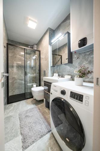 Luxury Modern Studio North One