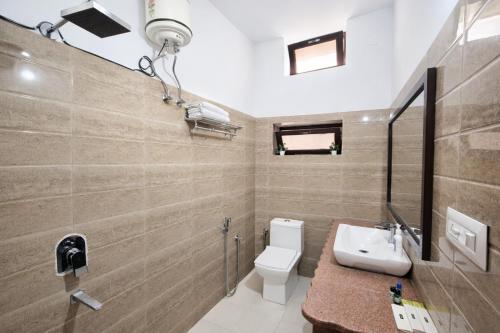 a bathroom with a toilet and a sink at Hotel Gajender Niwas Sun City A Boutique Stay in Jodhpur