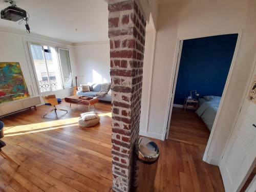 Grand appartement 2 Piece Centre Metro Mairie Marché