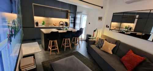 Stylish Olive Tree Garden Apartment in Ano Poli