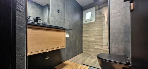 Stylish Olive Tree Garden Apartment in Ano Poli