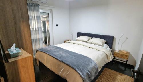 Stylish Olive Tree Garden Apartment in Ano Poli