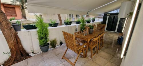 Stylish Olive Tree Garden Apartment in Ano Poli