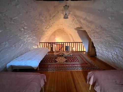 an attic room with two beds in a igloo at Lou Castel in Le Clapier