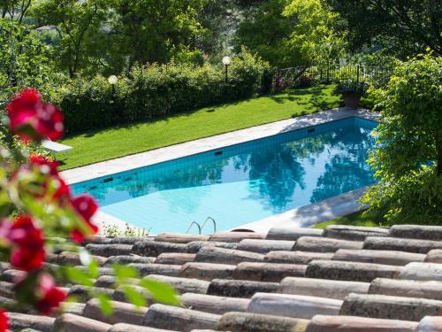 a swimming pool in the middle of a yard at Casa Dei Lecci in Foligno