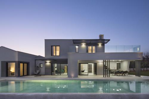 Villa Infinity near Pula for 8 persons with 68 m2 private pool, sauna & kids playground