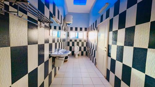 a bathroom with a sink and a toilet at WELCOME LODGE in Ouagadougou
