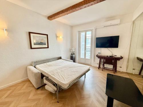 A025-Appartement 2 chambres - carré d'Or-hyper centre Cannes