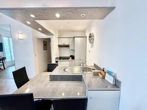 A025-Appartement 2 chambres - carré d'Or-hyper centre Cannes