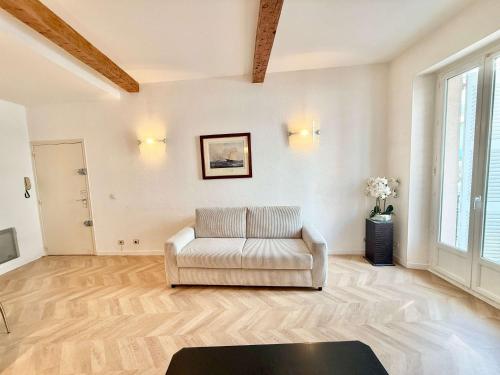 A025-Appartement 2 chambres - carré d'Or-hyper centre Cannes