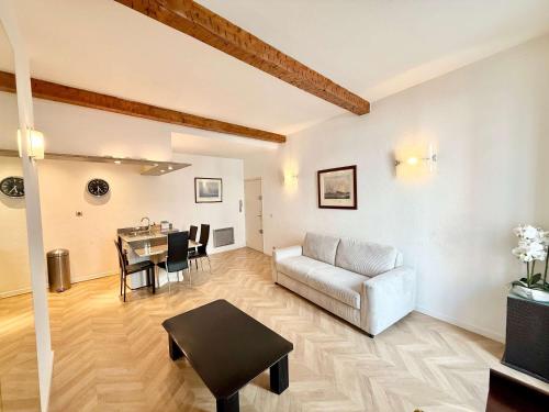 A025-Appartement 2 chambres - carré d'Or-hyper centre Cannes