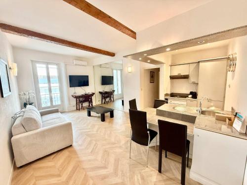 A025-Appartement 2 chambres - carré d'Or-hyper centre Cannes