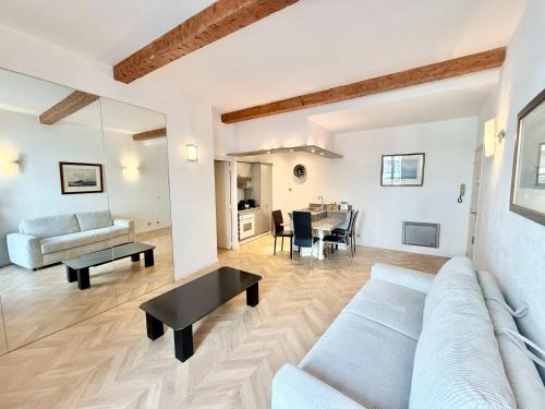 A025-Appartement 2 chambres - carré d'Or-hyper centre Cannes