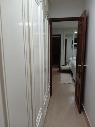 an open door to a bedroom with a bed and a mirror at Excelente Casa para 10 pessoas proximo ao Shopping Flamboyant- Serra Dourada-Autódromo in Goiânia