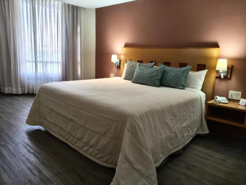Hotel Mirabel — Bedroom