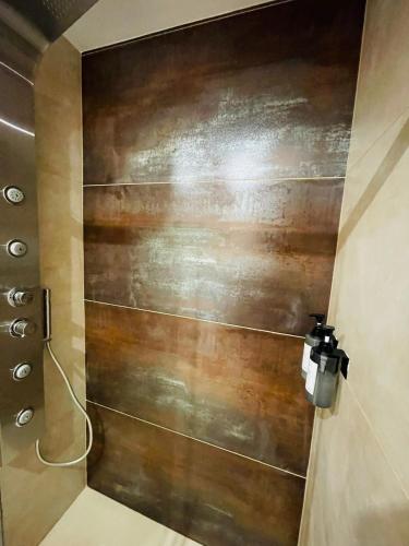 a bathroom with a wooden wall at Bencivenga Terrace in Rome