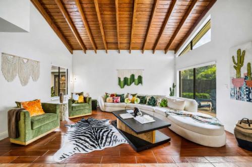 a living room with a zebra rug at Home in Miami in Lindgren Acres