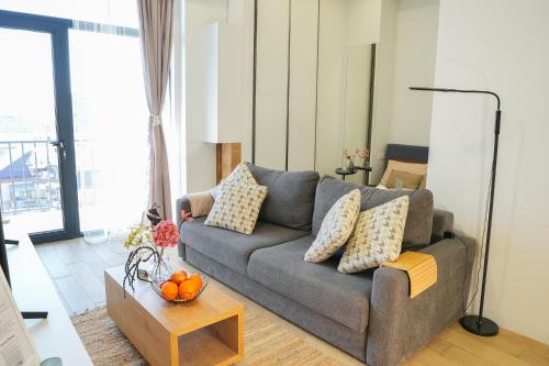 Stylish Central Studio, Large Balcony, New Build