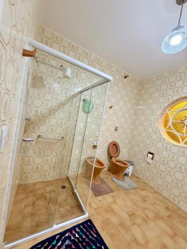 a bathroom with a shower and a toilet at Nogueira Home in Passa Quatro