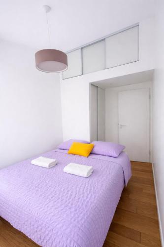 Old Town Antibes Apartment with AC 320m from Beach