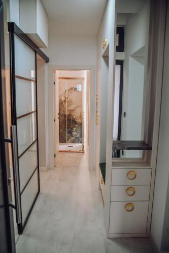 a hallway with a door leading into a room at Lumina Residence Našice in Našice