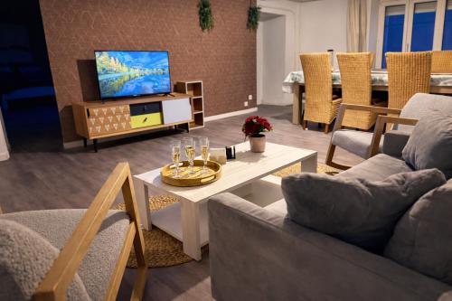 Spacious 4 room apartment billiards, chic and friendly atmosphere