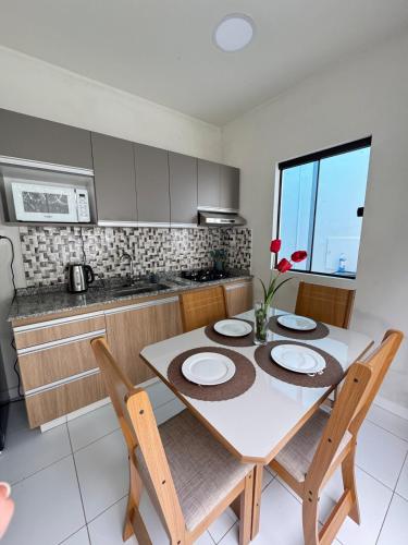 O bucătărie sau chicinetă la Encarnación Beach Duplex