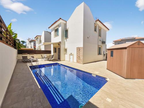 Villa Rena - 3BR Retreat near Kalamies Beach