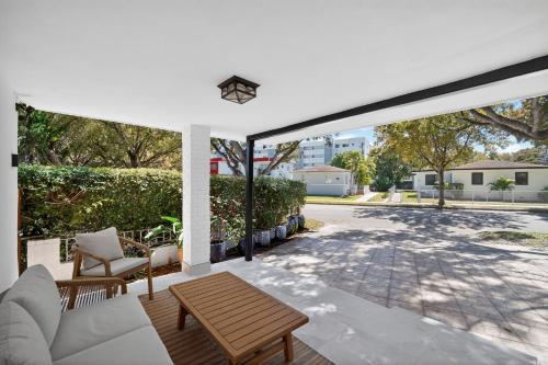 a living room with a couch and a table at Casa Santorini - Chic 4 2 near Grove & Brickell in Miami