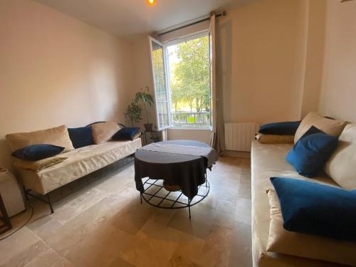 Cozy duplex with spa, 30 min to Paris