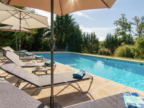 Bazén v ubytovaní Beautiful Villa with Private Pool in Masclat alebo v jeho blízkosti
