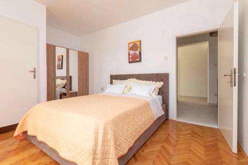 Apartments by the sea Podgora, Makarska - 6780