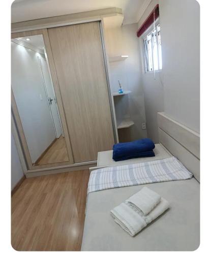 a bathroom with two beds and a glass shower at Lar doce lar, Quarto solteiro Bicama, residência Familiar Compartilhada in Pato Branco