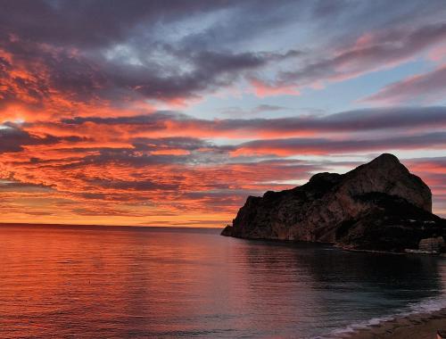 Ático dúplex 3 dormitorios con acceso directo al paseo marítimo de playa La Fossa