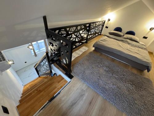 an overhead view of a bedroom with a bed and a rug at Apartment Star 2 Ledine in Beograd